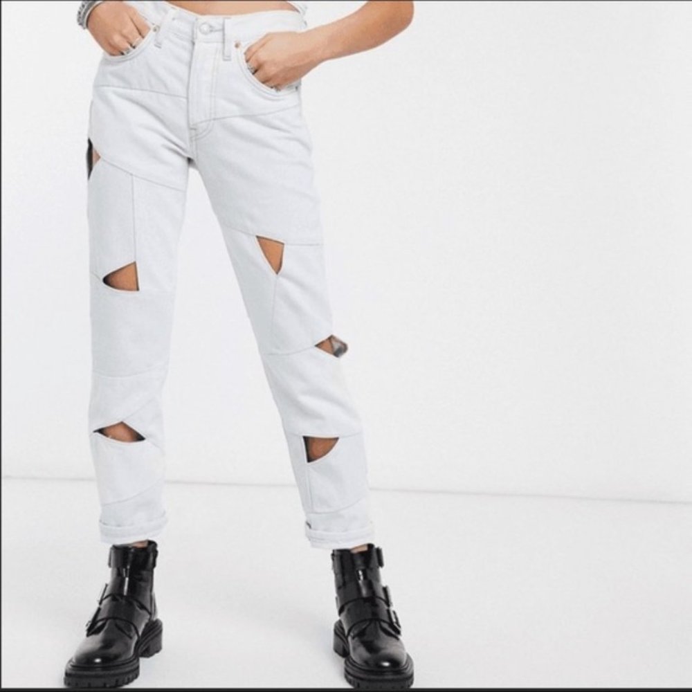 Levi's 501 Cropped Cut Out Jeans - Bleach Wash